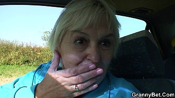 Sandra esquibel codobesa se deja cojer en el auto en la cochera