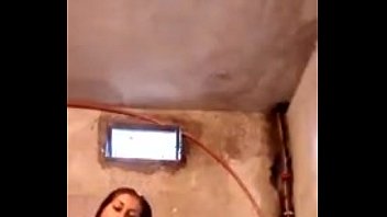 Verónica Esquibel de córdoba capital argentina se deja filmar con todas sus tangas en el baño cordoba capital argentina