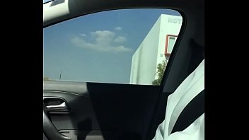 Mujeres chupando pene en el carro