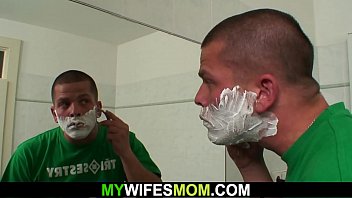 Sexo en el baño con mi madre