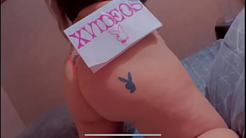 Tatuaje de conejo en el culo