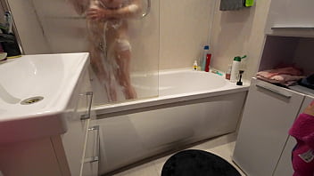 Espiando las tanguitas usadas en el baño de verónica esquibel codobesa